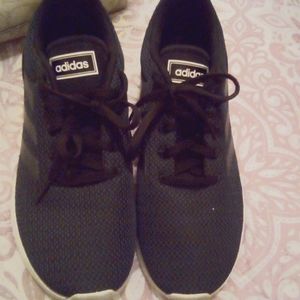 Adidas tenny shoes